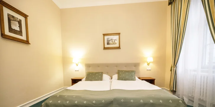 Pobyt v centre Českého Krumlova: elegantné izby a bufetové raňajky