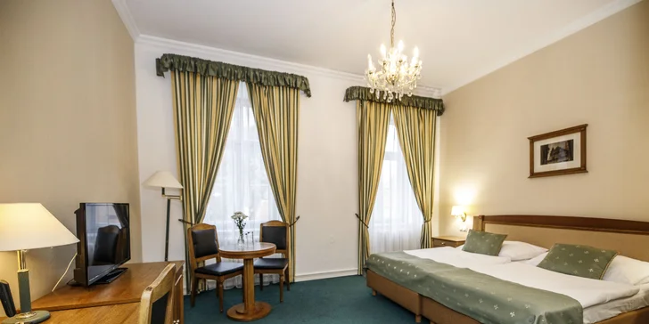 Pobyt v centre Českého Krumlova: elegantné izby a bufetové raňajky