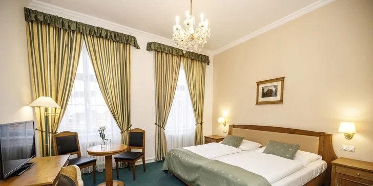 Pobyt v centre Českého Krumlova: elegantné izby a bufetové raňajky