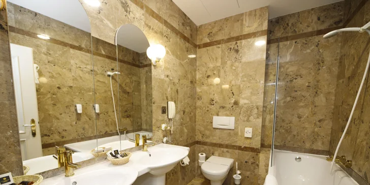 Pobyt v centre Českého Krumlova: elegantné izby a bufetové raňajky