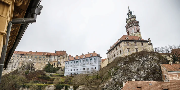 Pobyt v centre Českého Krumlova: elegantné izby a bufetové raňajky