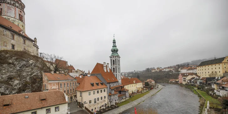Pobyt v centre Českého Krumlova: elegantné izby a bufetové raňajky