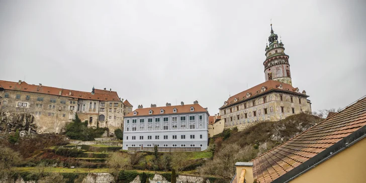 Pobyt v centre Českého Krumlova: elegantné izby a bufetové raňajky