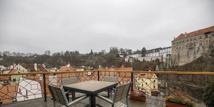 Pobyt v centre Českého Krumlova: elegantné izby a bufetové raňajky