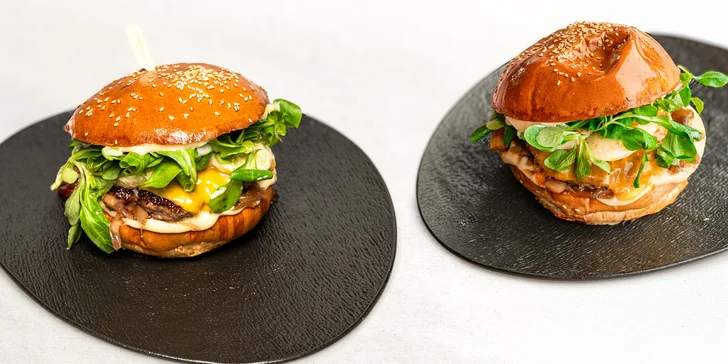 2 nadupané burgre s hovädzím mäsom