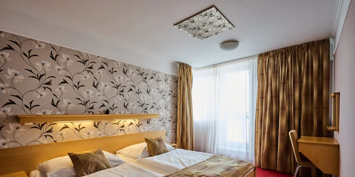 Pobyt v Posázaví: strava, verejné aj privátne wellness, plný minibar aj večera pri sviečkach