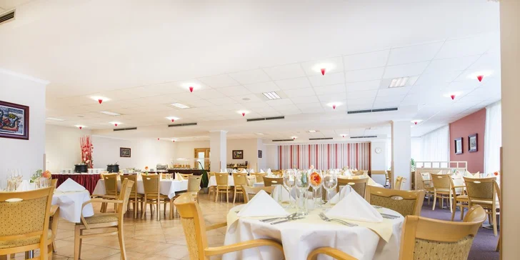 Pobyt v Posázaví: strava, verejné aj privátne wellness, plný minibar aj večera pri sviečkach