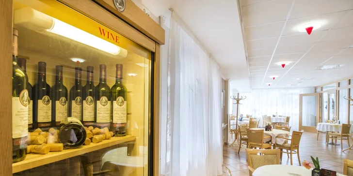 Pobyt v Posázaví: strava, verejné aj privátne wellness, plný minibar aj večera pri sviečkach