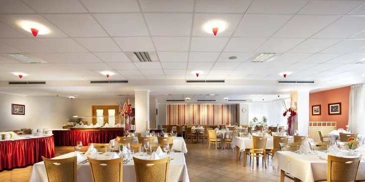 Pobyt v Posázaví: strava, verejné aj privátne wellness, plný minibar aj večera pri sviečkach