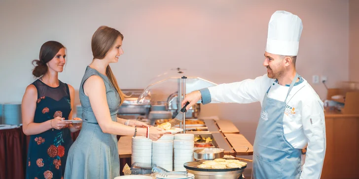 Pobyt v Posázaví: strava, verejné aj privátne wellness, plný minibar aj večera pri sviečkach