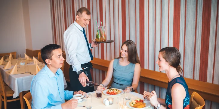 Pobyt v Posázaví: strava, verejné aj privátne wellness, plný minibar aj večera pri sviečkach