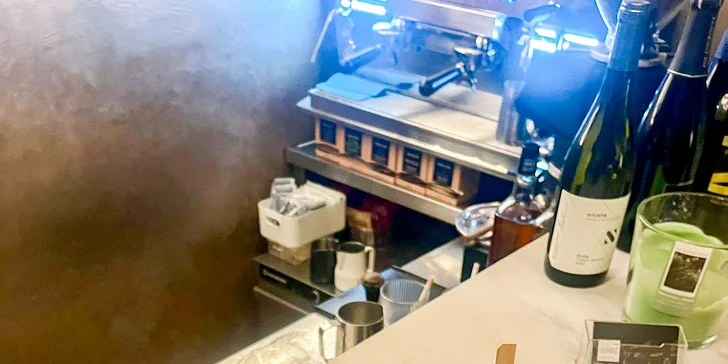 Šunkovo-syrový tanier s vínom pre 2 osoby