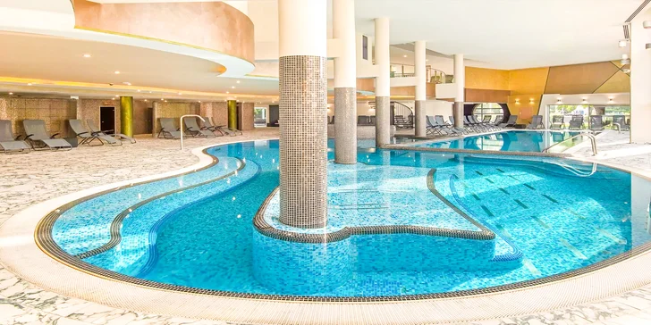 Rodinný 5* hotel pri Balatone: polpenzia a neobmedzený vstup do 2 wellness zón, vlastná pláž