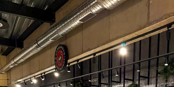 Tanier mäsových špecialít pre 3 osoby: hovädzie rebrá, údené koleno a prílohy