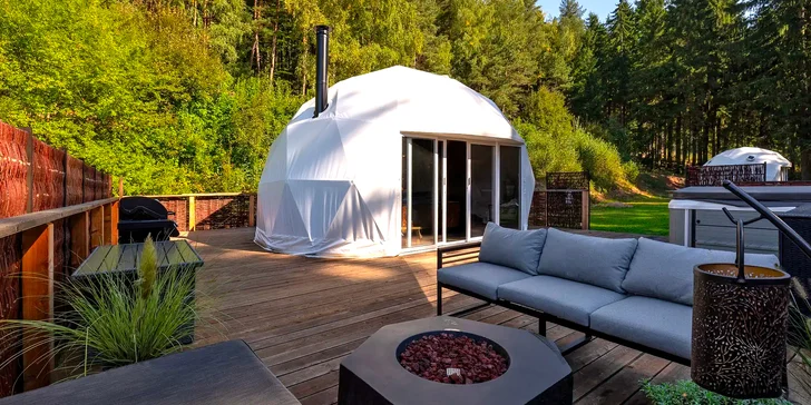 Luxusná glampingová kupola na východe Čiech so saunou a vírivkou aj raňajkami