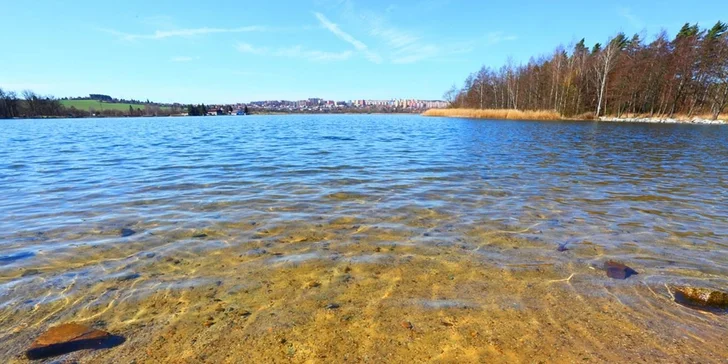 Dovolenka v Plzni: vybavené apartmány pre pár aj rodinu pri priehrade České údolí