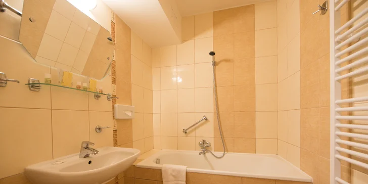 Pobyt vo Františkových Lázňach: raňajky alebo plná penzia, bazén aj procedúry