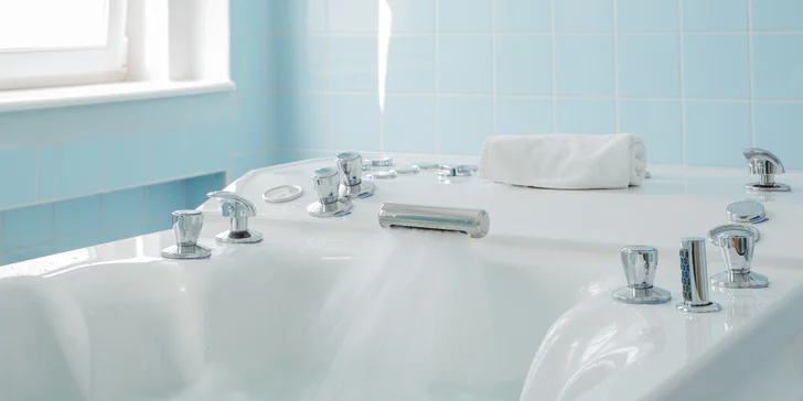 Pobyt vo Františkových Lázňach: raňajky alebo plná penzia, bazén aj procedúry