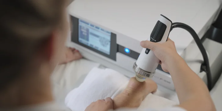 Zrekonštruovaný hotel v centre Františkových Lázní: raňajky alebo plná penzia, bazén aj procedúry