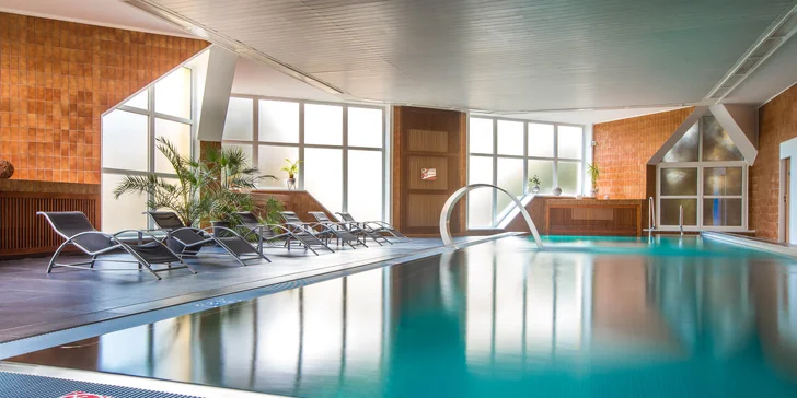 Zrekonštruovaný hotel v centre Františkových Lázní: raňajky alebo plná penzia, bazén aj procedúry