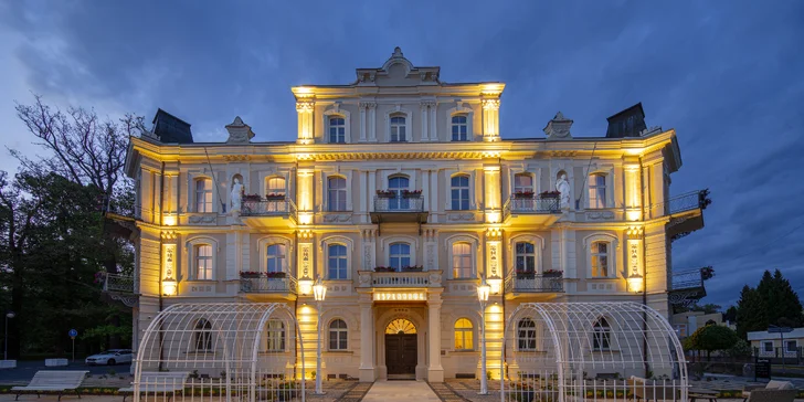 Zrekonštruovaný hotel v centre Františkových Lázní: raňajky alebo plná penzia, bazén aj procedúry