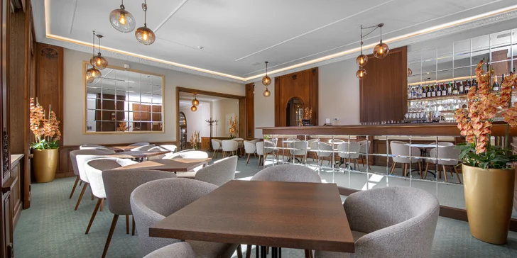 Zrekonštruovaný hotel v centre Františkových Lázní: raňajky alebo plná penzia, bazén aj procedúry