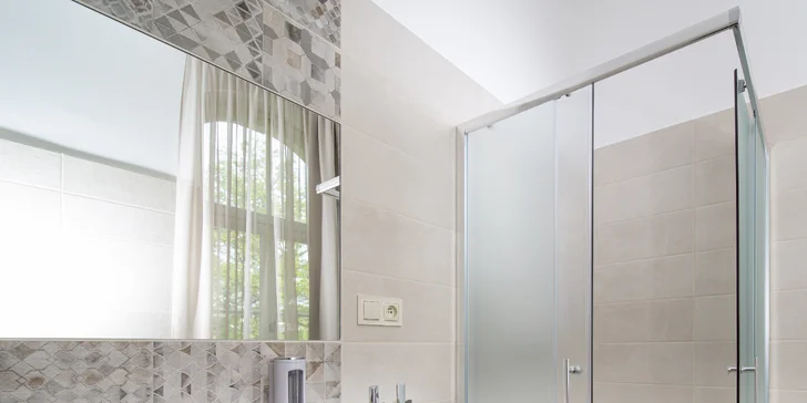 Zrekonštruovaný hotel v centre Františkových Lázní: raňajky alebo plná penzia, bazén aj procedúry