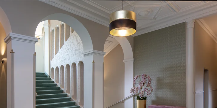 Zrekonštruovaný hotel v centre Františkových Lázní: raňajky alebo plná penzia, bazén aj procedúry