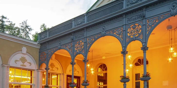 Zrekonštruovaný hotel v centre Františkových Lázní: raňajky alebo plná penzia, bazén aj procedúry