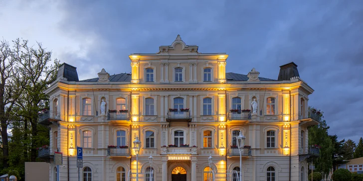 Zrekonštruovaný hotel v centre Františkových Lázní: raňajky alebo plná penzia, bazén aj procedúry