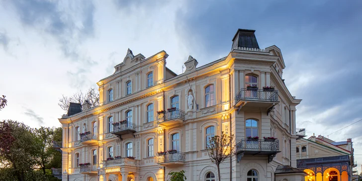 Zrekonštruovaný hotel v centre Františkových Lázní: raňajky alebo plná penzia, bazén aj procedúry