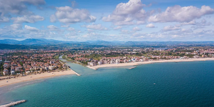 4* hotel s raňajkami v historickom centre Rimini, cca 20 min. pešo od pláže