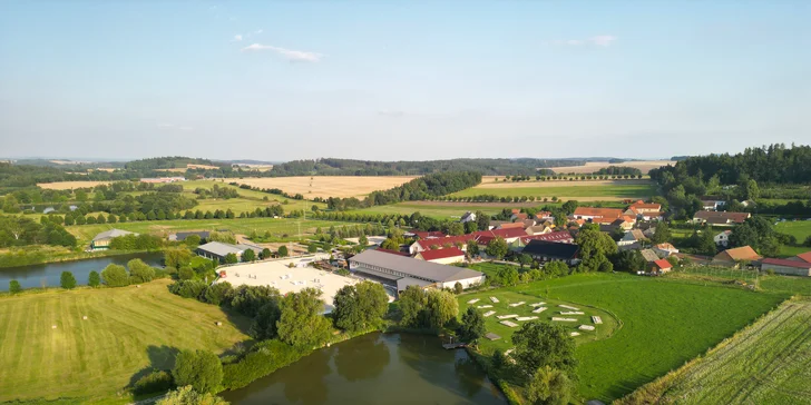 Pobyt v rezorte s jazdiarňou a rybníkmi: neobmedzený wellness, raňajky aj zľava na jazdecké lekcie