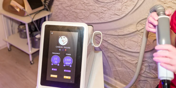 Hollywood Carbon Peel pre rozžiarený a jednotný tón pleti