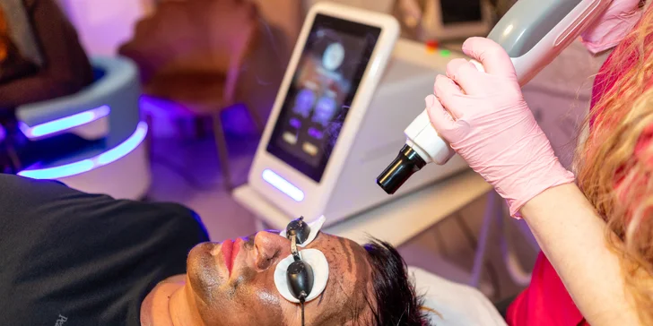 Hollywood Carbon Peel pre rozžiarený a jednotný tón pleti