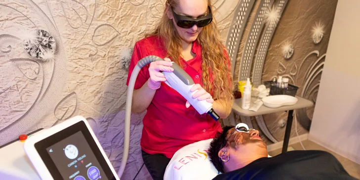 Hollywood Carbon Peel pre rozžiarený a jednotný tón pleti