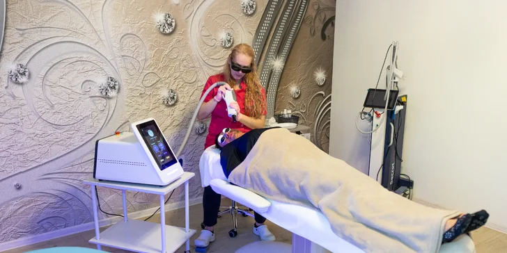 Hollywood Carbon Peel pre rozžiarený a jednotný tón pleti