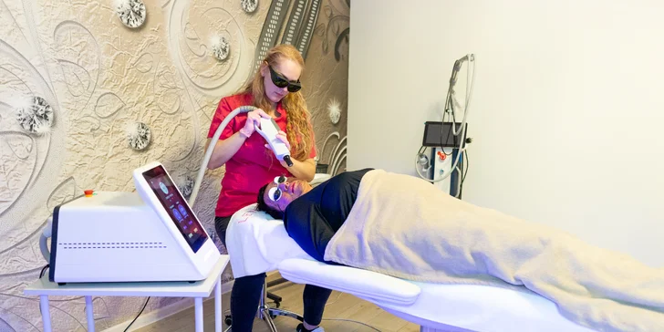 Hollywood Carbon Peel pre rozžiarený a jednotný tón pleti