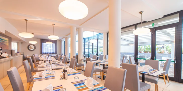 Relax v Rimini: hotel priamo pri pláži, raňajky, polpenzia alebo plná penzia, bazén aj wellness