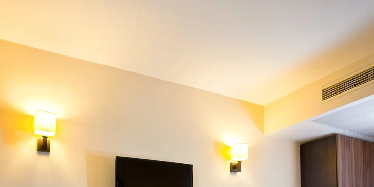 Moderný hotel v centre mesta Bielsko-Biała blízko pri vlakovej stanici: raňajky alebo polpenzia