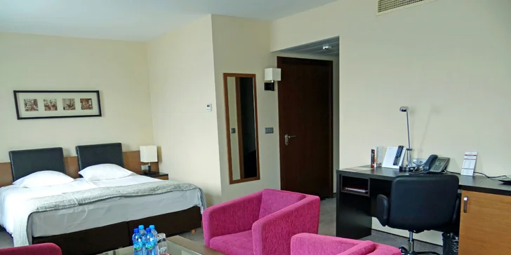 Moderný hotel v centre mesta Bielsko-Biała blízko pri vlakovej stanici: raňajky alebo polpenzia