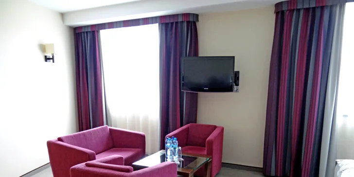 Moderný hotel v centre mesta Bielsko-Biała blízko pri vlakovej stanici: raňajky alebo polpenzia