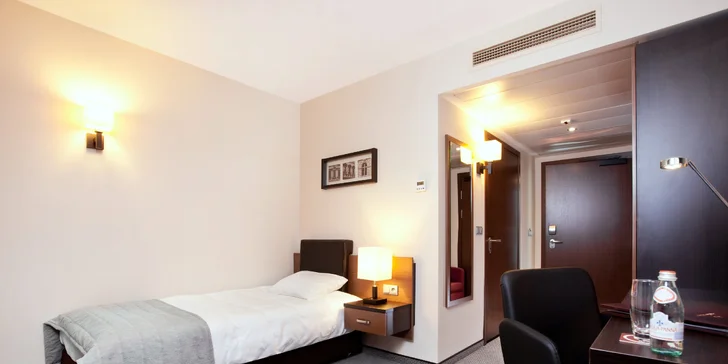 Moderný hotel v centre mesta Bielsko-Biała blízko pri vlakovej stanici: raňajky alebo polpenzia