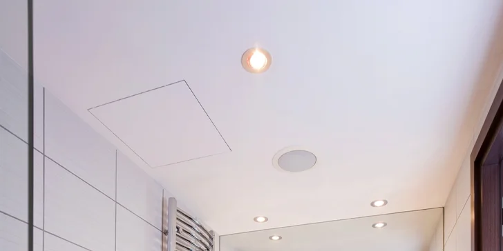 Moderný hotel v centre mesta Bielsko-Biała blízko pri vlakovej stanici: raňajky alebo polpenzia