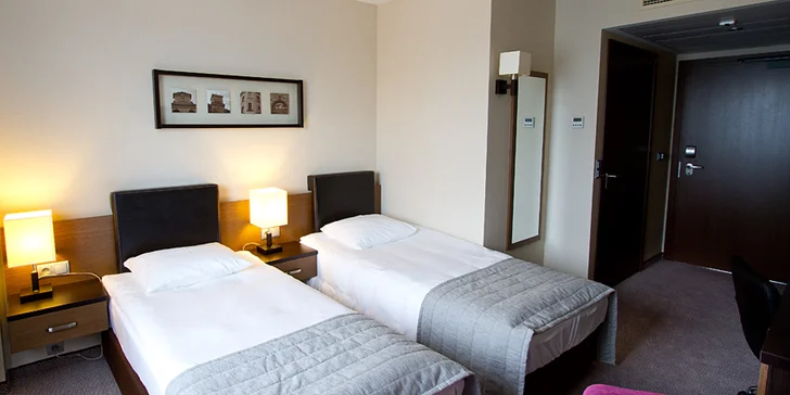 Moderný hotel v centre mesta Bielsko-Biała blízko pri vlakovej stanici: raňajky alebo polpenzia