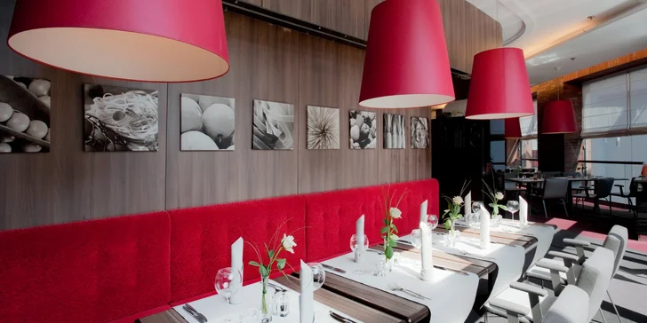 Moderný hotel v centre mesta Bielsko-Biała blízko pri vlakovej stanici: raňajky alebo polpenzia