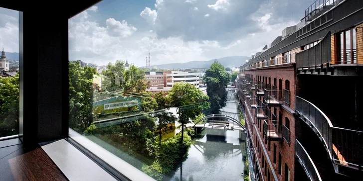 Moderný hotel v centre mesta Bielsko-Biała blízko pri vlakovej stanici: raňajky alebo polpenzia