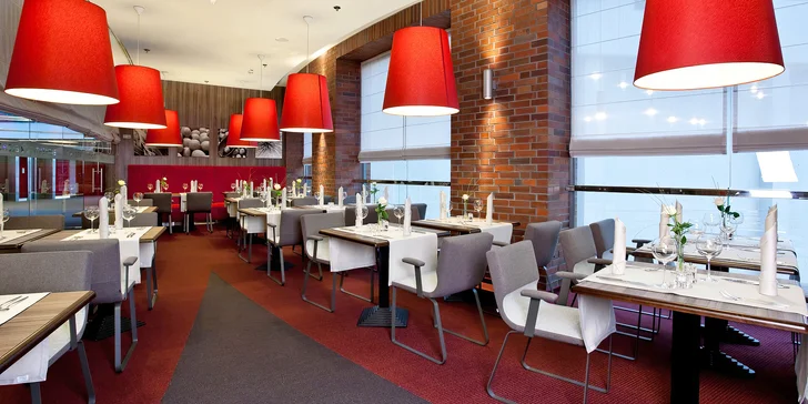 Moderný hotel v centre mesta Bielsko-Biała blízko pri vlakovej stanici: raňajky alebo polpenzia