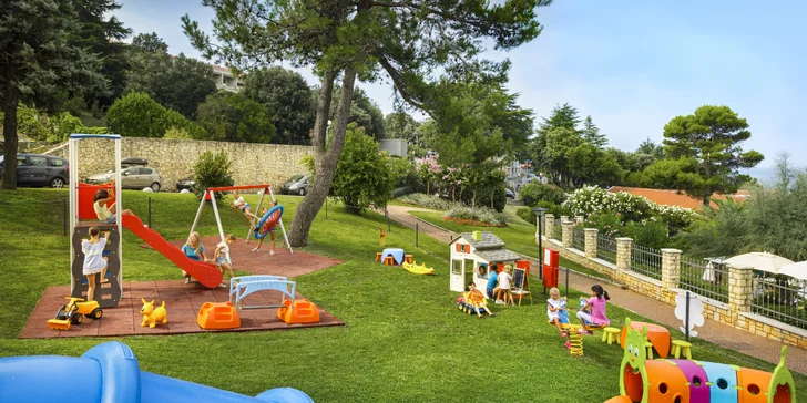 Dovolenka na Istrii: 4* rezort priamo pri pláži vrátane stravy, bazéna a sauny