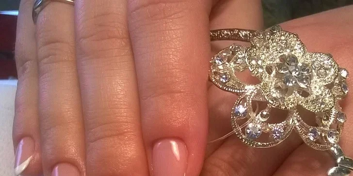 Japonská manikúra alebo pedikúra s parafínom